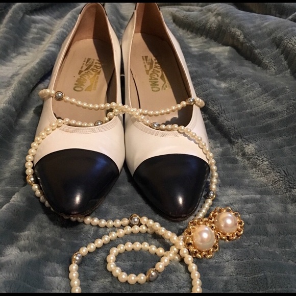 {Salvatore Ferragamo} Vtg Short Pumps size 8.5 - Picture 2 of 7